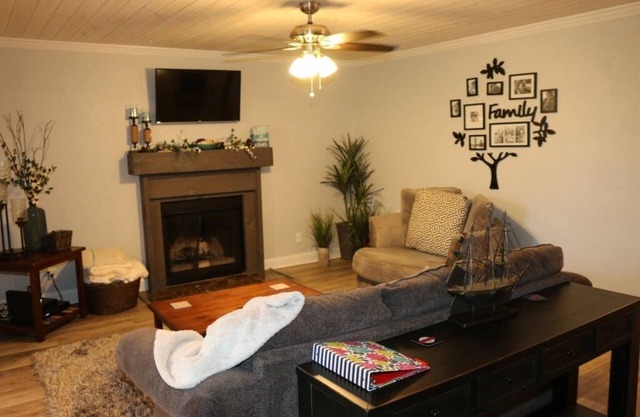 Beachburgh, a cozy coastal retreat on Shem Creek