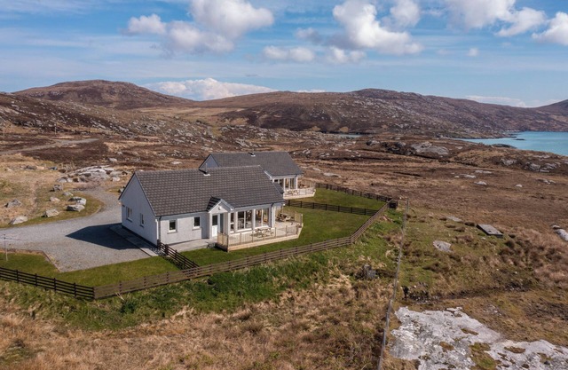 BEACHCOMBERS, pet friendly in Daliburgh, Isle Of South Uist