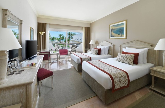Beachfront Adults-Only Escape w/Spa, Tennis & Aerobics l 2 Spacious Rooms