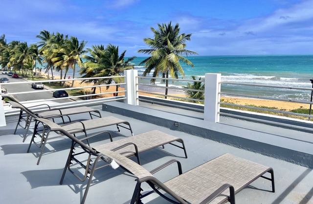 Beachfront 5br/4ba house w/roof top terrace & Swimming Pool