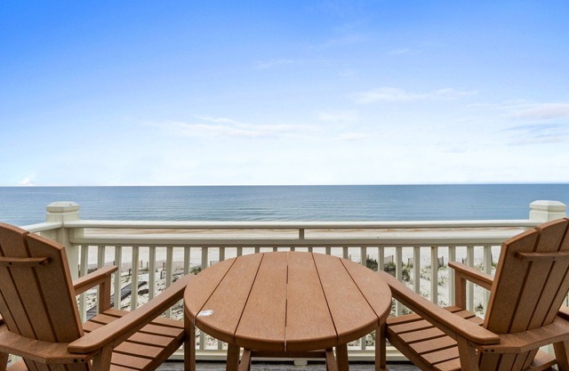 Beachfront 6-bedroom pet friendly home