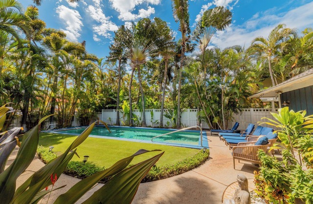 Beachfront 6 Bedrooms with Pool