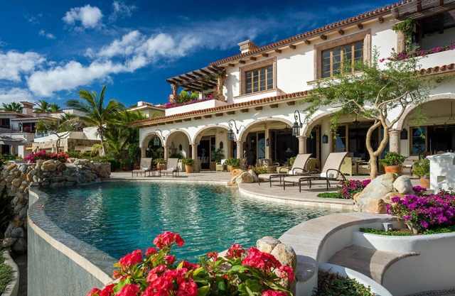 Beachfront 6 BR Villa Gloriosa ft. Heated Pool, Wine Cellar, Home Theatre + More