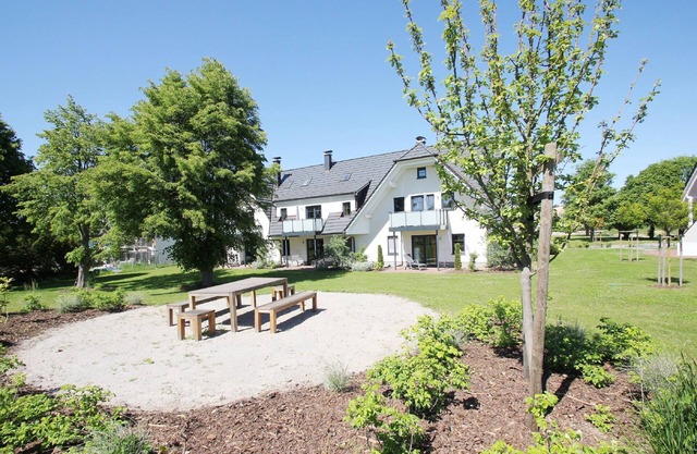Beachfront apartment with terrace, use of swimming pool and sauna - Rex Rugia apartment 12-2