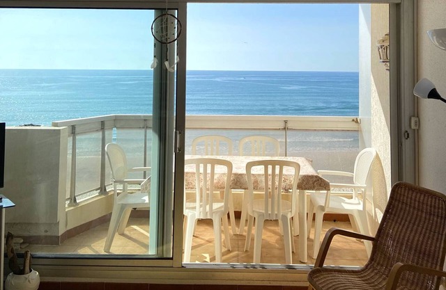 Beachfront Apartment with Stunning Sea View in Palavas - Sleeps 5