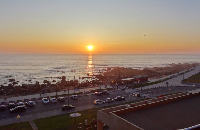Beachfront apartment with 3 bedrooms. Fabulous view over the sea.