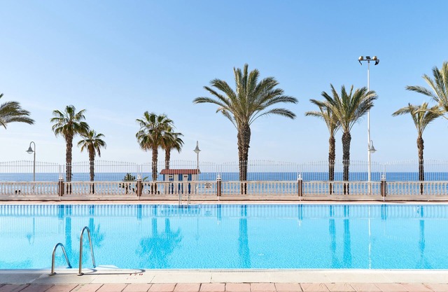 Beachfront apartment with pool and A/C. “The Best Climate in Europe All Year Round.