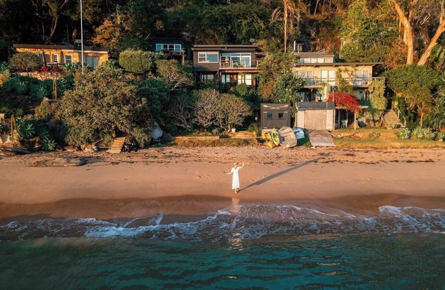 Beachfront Bliss - Mackerel Beach, right on the sand with spectacular views