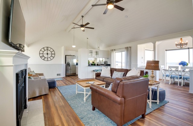 Beachfront Bandon Vacation Rental w/Ocean View!