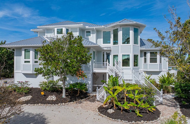 Beachfront Boca Adventures - Private Beach & Dock!