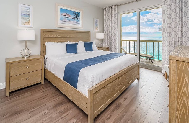 Beachfront Calypso-2205W, w/Gulf view BDR, Beach Service, Walk to Pier Park