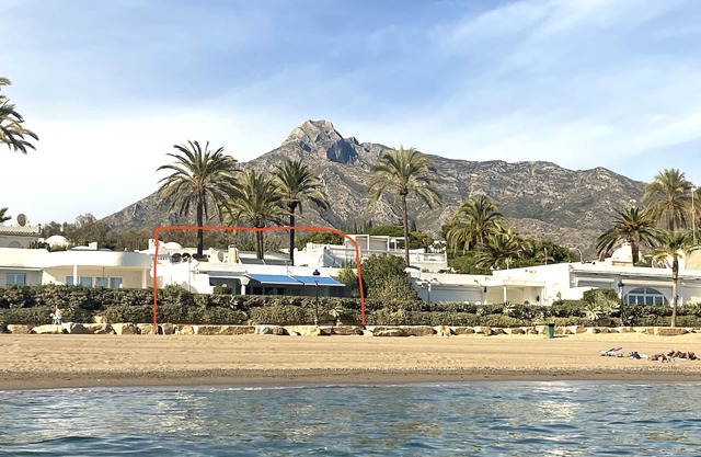 BEACHFRONT , Central, quiet, parking, pool