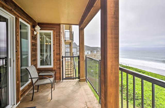 Beachfront Condo w/Patio & Views - Walk to Shore!