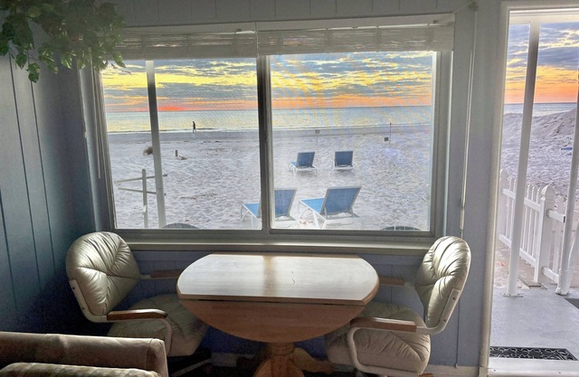BEACHFRONT COTTAGE! Step out the door and into the sand! On the Gulf of Mexico!