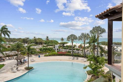Beachfront - Deluxe View 1BR condo - E323-2