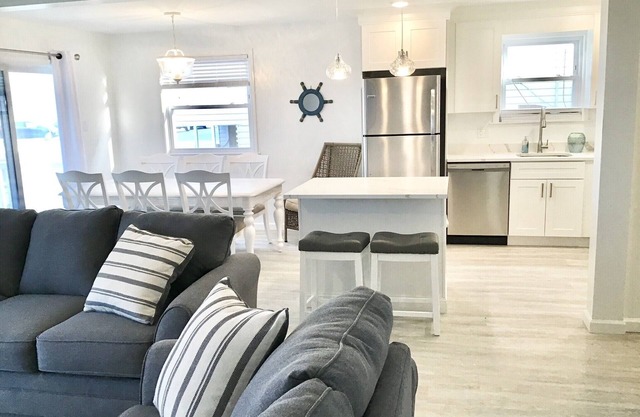 Beachfront Dream Cottage Sleeps 11 Beautiful PETS OK