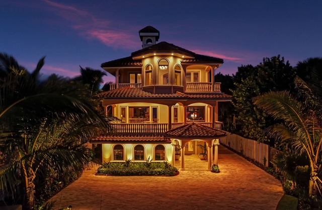 Beachfront estate near Sarasota with spectacular gulf views