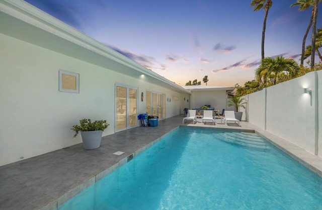 Beachfront Getaway – Steps to Boca Catalina Beach