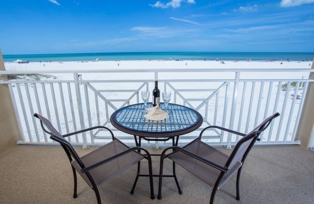 Beachfront/Gulf Sunsets Condo