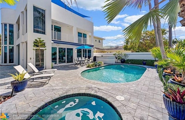 Beachfront! Heated Pool+Hot Tub! Walk to Beach!