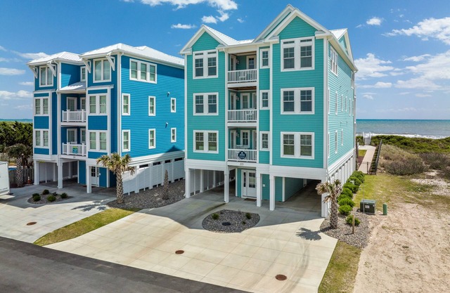 Beachfront home with ocean views, private pool, hot tub, media room & pool table