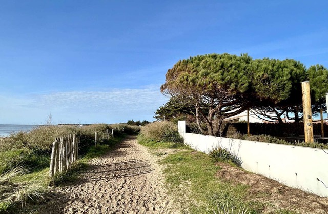 Beachfront Home with Terrace & Stunning Sea Views - 7 Guests