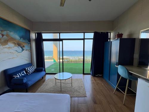 Beachfront Hotel, La Mercy