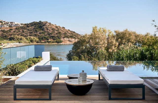 Beachfront, Includes Breakfast & Hotel Services