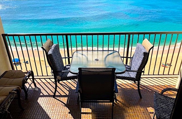 BEACHFRONT LEGAL BUDGET CONDO-VIEWS-FREE PKG/WIFI, POOL, HOT TUB, TENNIS/PICKLE7