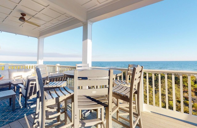 Beachfront luxury home - private pool, elevator - community pools, gym, tennis