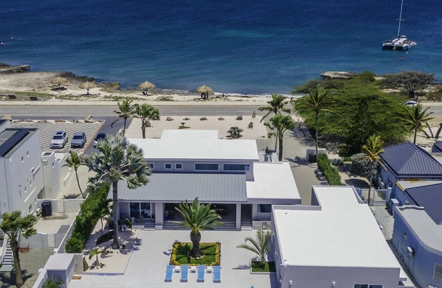 Beachfront Luxury on the Strip 514