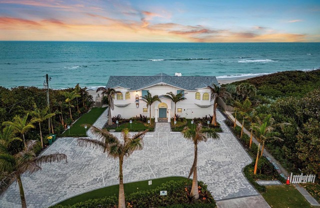 Beachfront Oasis (whole house - 4 luxury condos)