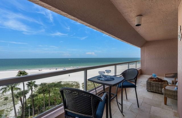 Beachfront Paradise! Amazing View! Pools, Hot Tub, Free Parking ~ 6B Crescent Beach Club