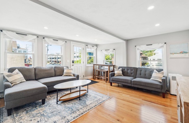Beachfront | Parking | Salisbury Beach Retreat