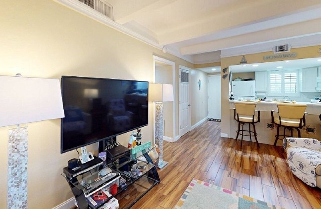 Beachfront Pet-Friendly Condo - 2BR/2BA - Steps to No-Drive Beach!