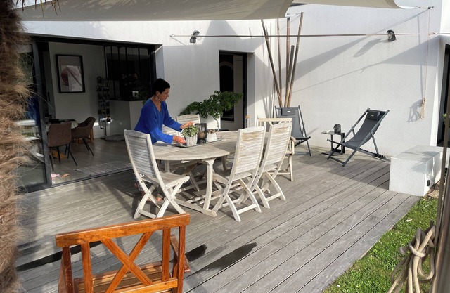 Beachfront villa 5 minutes' walk from the beach