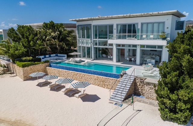 Beachfront Villa Infinity Pool, Gym, Media room. 6 Bedrooms 7 baths. Sleeps 13