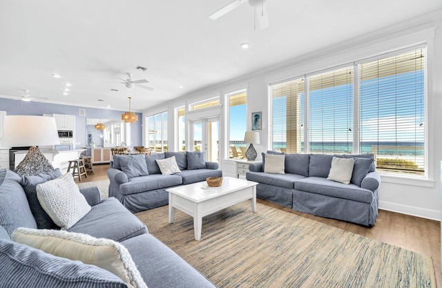 BeachFront~Walk to Pier Park~Gulf Front Decks~Outdoor Showers~Fishers