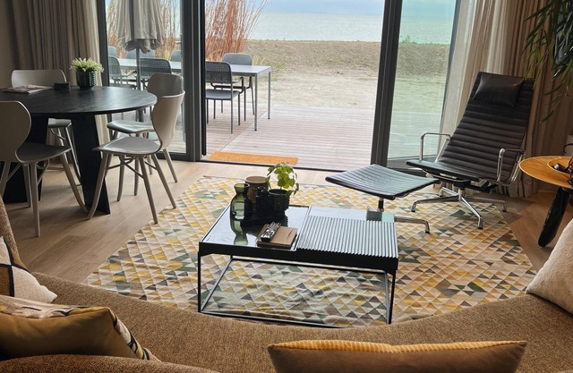 BeachHouse "Sinne" - Exclusive vacation home directly on the IJsselmeer