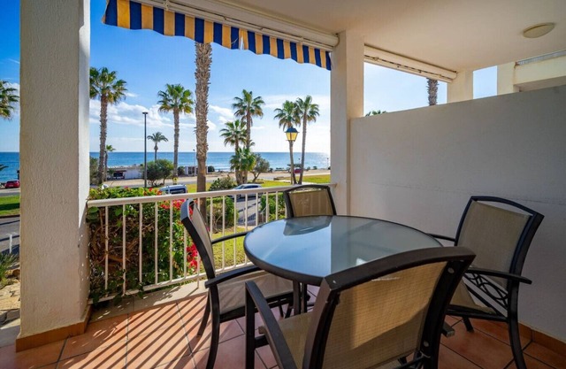 BeachHouse with Pool, Parking & Stunning sea Views