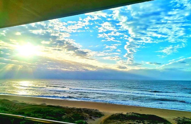 Beachside 3 bed apartment with stunning seaviews