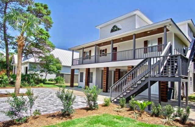 Beachside Birch*Walk To The Beach* LARGE PRIVATE POOL