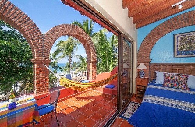 Beachside Casita, new and secure in lovely, quiet north side neighborhood.