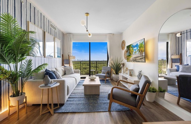 Beachside Comfort & Convenience: 3 Mins to Sand, 8 Mins to FLL Airport