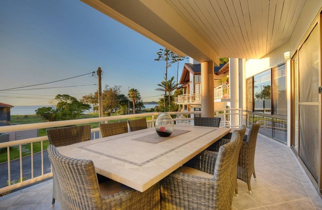 Beachside Manor - Stunning 6-bedroom, 3-bathroom home in an exclusive, absolute beachfront location