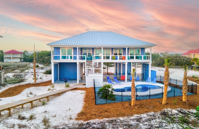 BEACHSIDE NEW BUILD 4BR 4 1/2 bath St. George Island w/pool