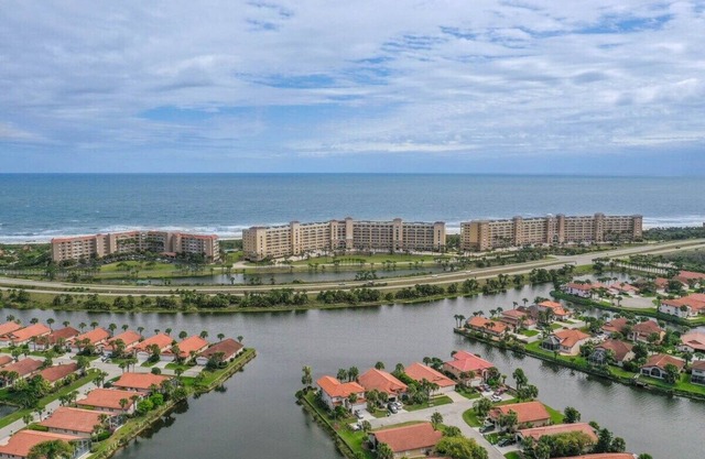 Beachside Penthouse with Ocean Views