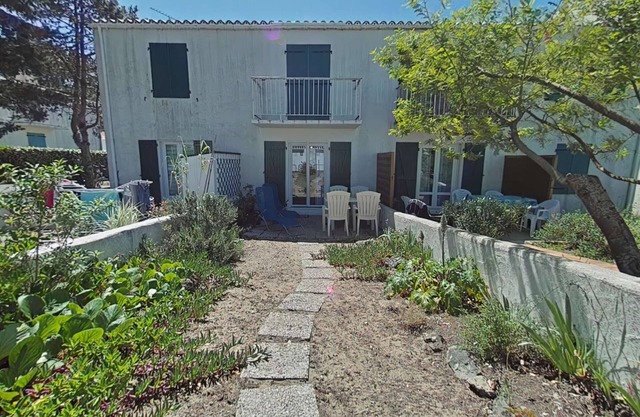 Beachside Studio with Garden - Sleeps 4, La Guérinière