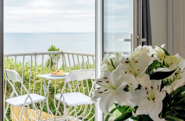 Beachside, West Yardley House - UK31200