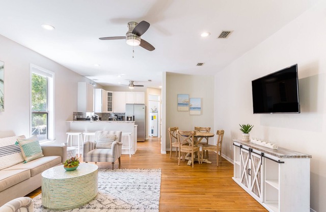 Beachwave Bungalow by Avantstay Pet Friendly, Close to Beach!